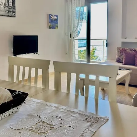 4 Seasons Sea View * Sarandë
