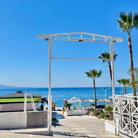 4 Seasons Sea View Apartment Sarande